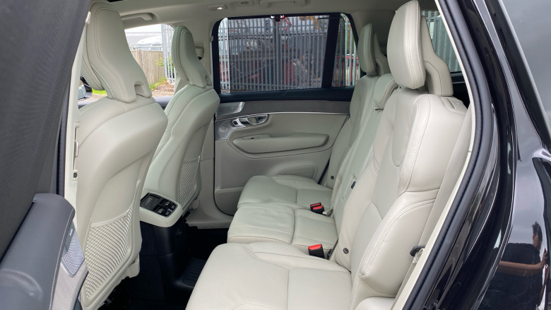 Volvo XC90 2.0 T8 PHEV Ultra Dark 5dr AWD Geartronic Estate